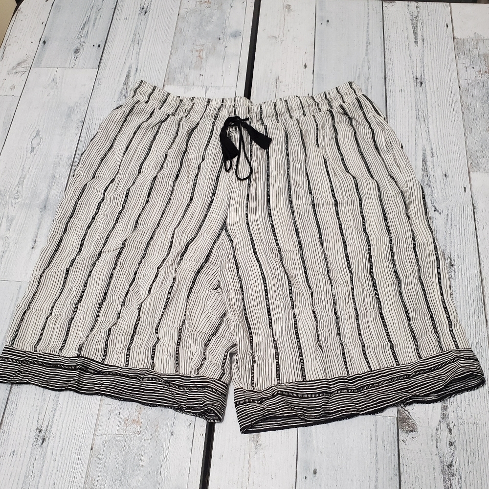 VeraWang shorts Medium black and white